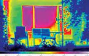 Termografía de una ventana antigua con gran pérdida energética