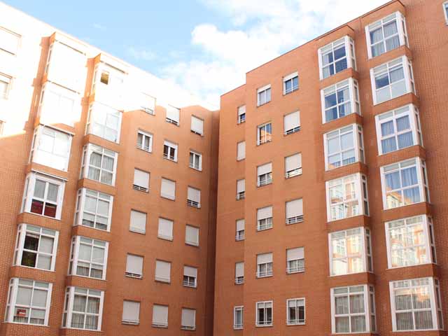 Sustitución de ventanas de PVC en mirador de edificio de viviendas - trabajo de PeVeCeKa (03)