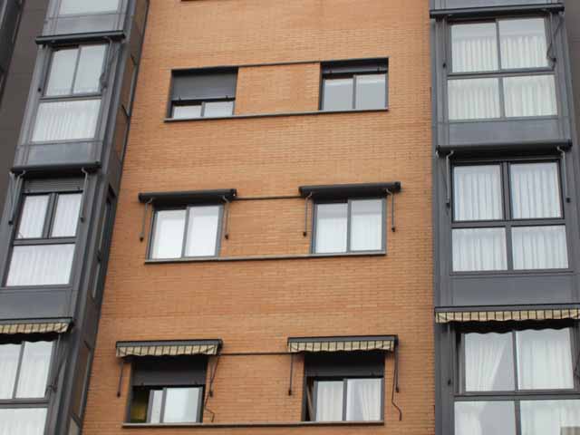 Sustitución de ventanas de PVC en mirador de edificio de viviendas - trabajo de PeVeCeKa (04)