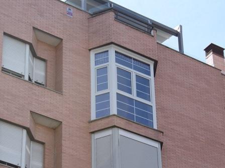 Sustitución de ventanas de PVC en mirador de edificio de viviendas - trabajo de PeVeCeKa (11)