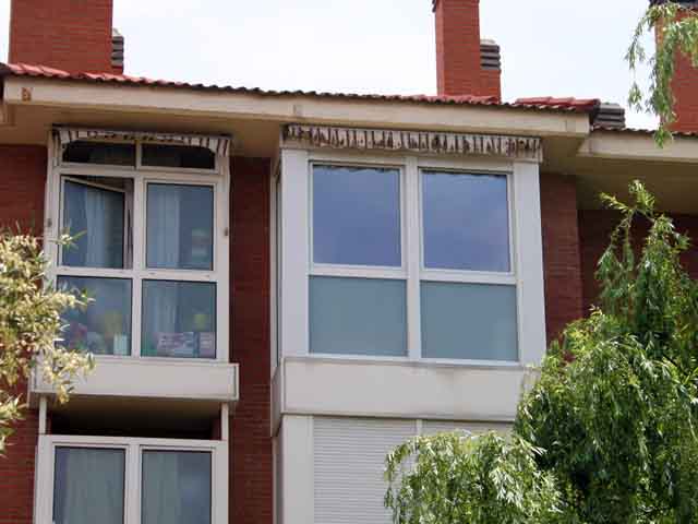 Sustitución de ventanas de PVC en mirador de edificio de viviendas - trabajo de PeVeCeKa (15)